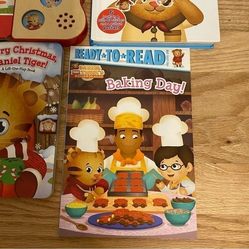 Daniel Tiger Book Bundle Lot Song Musical Button Ready to Read Neighborhood